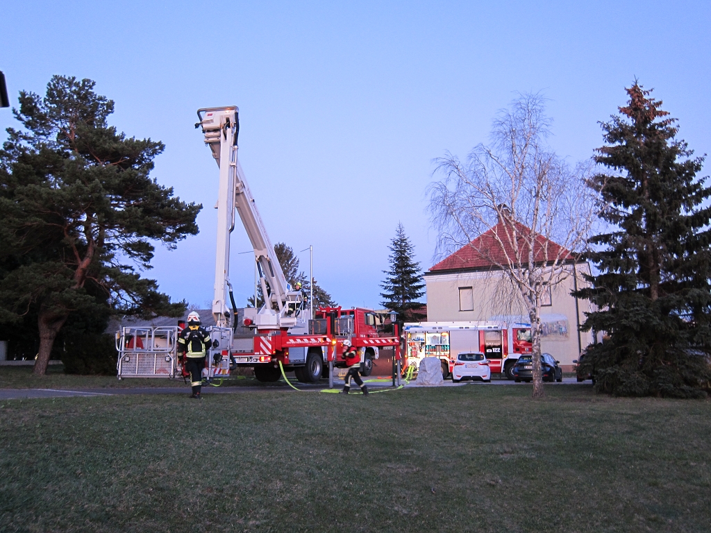 Gesamtübung Dachstuhlbrand der Kirche FF SchönkirchenReyersdorf
